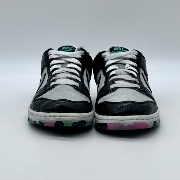 Nike Dunk Low Sneakers. Size 9.5 - Picture 2 of 9